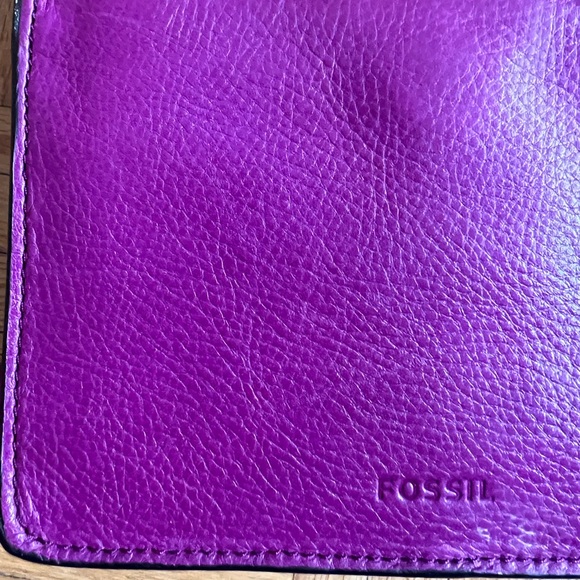 Fossil Small Crossbody - Picture 3 of 3